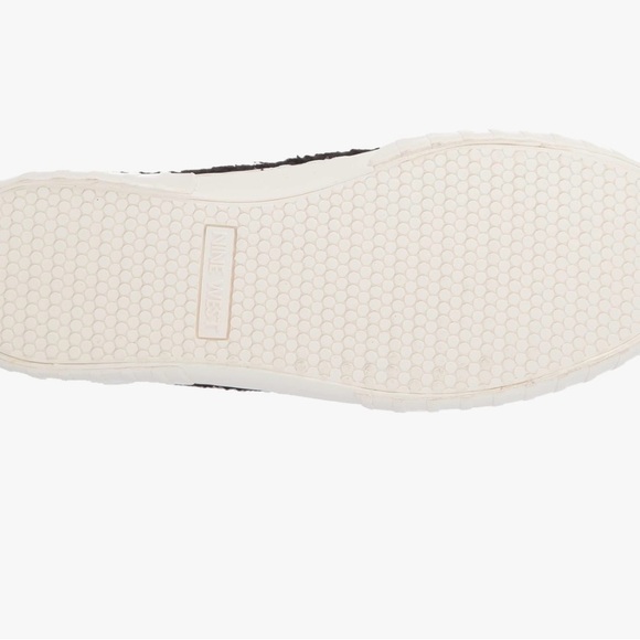 AEROSOLES Chic & Cozy Kicks! Size 6 - Picture 5 of 5